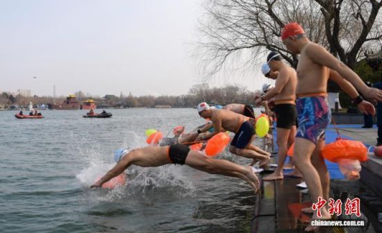 1��17������Ӿ�ۺ��ߕ��Ν�(j��)�ϴ�������������ӛ�� ���� �z 