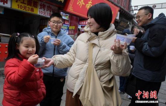 1��26���������M(f��i)Ʒ�L�D������������ӛ�� ���� �z 