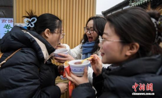 1��26���������M(f��i)Ʒ�L�D������������ӛ�� ���� �z 