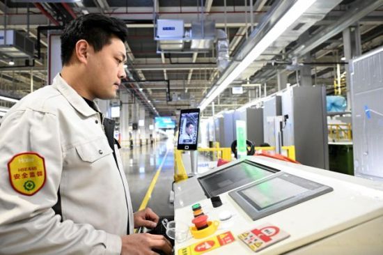 �����^ �z