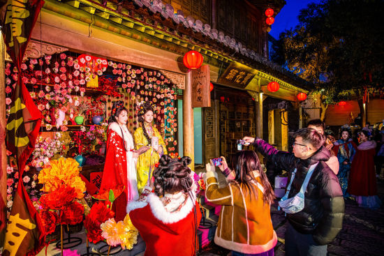 2��8���������_���f�ų��´�����ʽ�ݳ�׌�vʷ����������ݳ��Թųǽ�������_���^�������������c�������b���݆T�������·�һ�_̤�M�vʷ����ζ�؄e��������Դ���W��� ӛ�� ������ �_���f��ý �߆��A �����