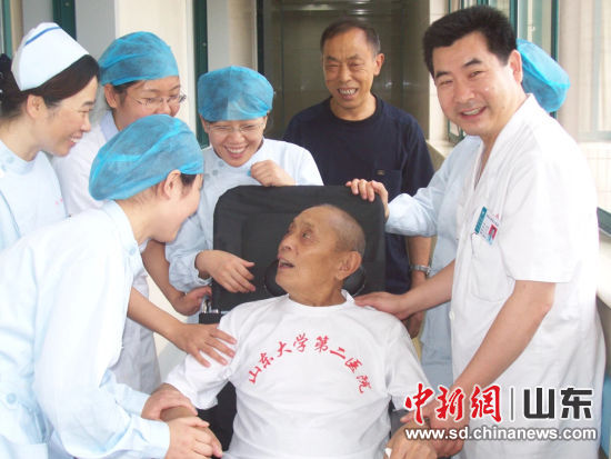 2008��7��16�����봨����91�q���T�����³�Ժǰ�cICU�t(y��)�o(h��)�ˆT��Ӱ