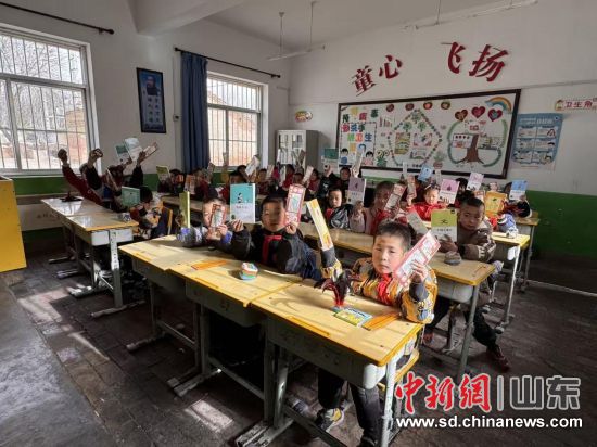 ɽ�^(q��)���؃�ͯչʾ�@ٛ(z��ng)�D��(sh��)�����Y���W(xu��)Ժ���D