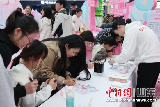 �l(w��i)�����Π�Ŀ�Ƭ�ϣ����M��Ů�Ԍ�����ğ���c��δ�������S������� �z