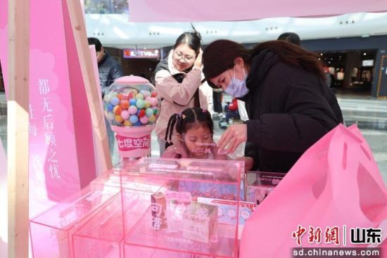 ����Ȼ���o�����輺���߶ȿ��g�����ˡ����H�DŮ��(ji��)���W��ӬF(xi��n)��������Ôz